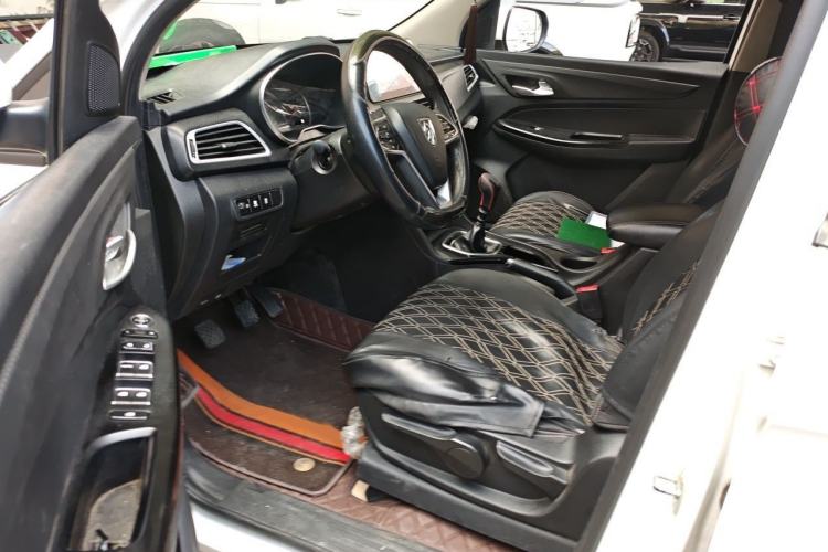Used Baojun 730 2021 1.5L Manual Fashion Version 7 Seats Interior 3