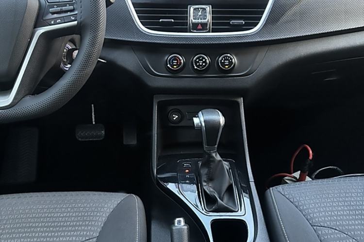 Used Baojun 730 2021 1.5T CVT Fashion Version 7 Seats Interior 3