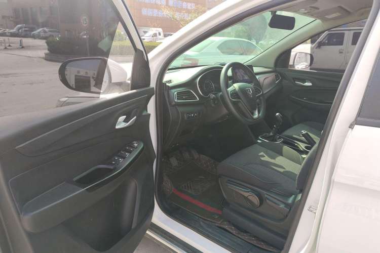 Used Baojun 730 2021 1.5T Manual Fashion Version 7 Seats Interior 3