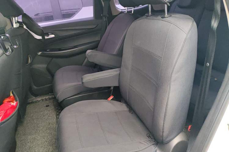Used Baojun 730 2021 1.5T Manual Fashion Version 7 Seats Interior 4