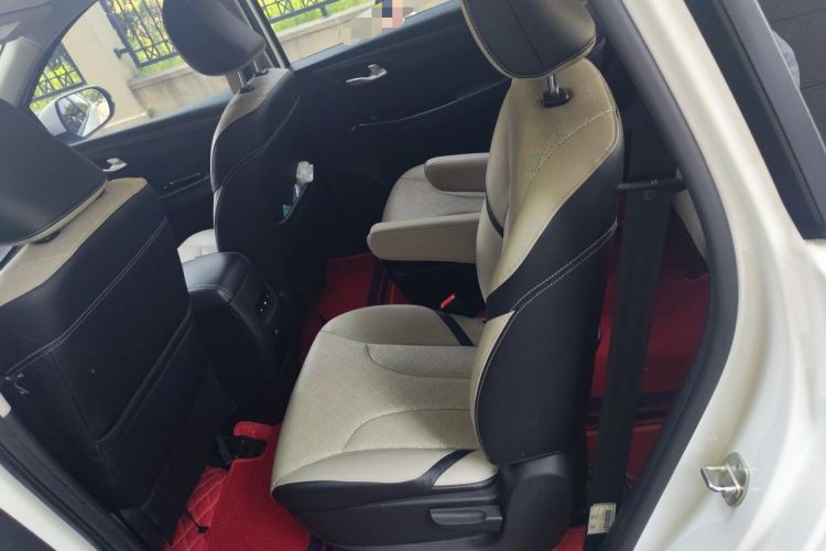 Used Baojun 730 2021 1.5T CVT Fashion Version 7 Seats Interior 4