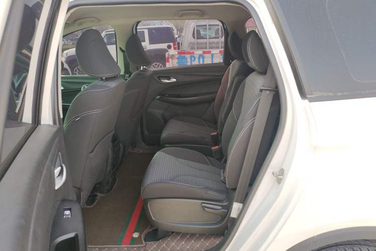 Used Baojun 730 2021 1.5T Manual Fashion Version 7 Seats Interior 4