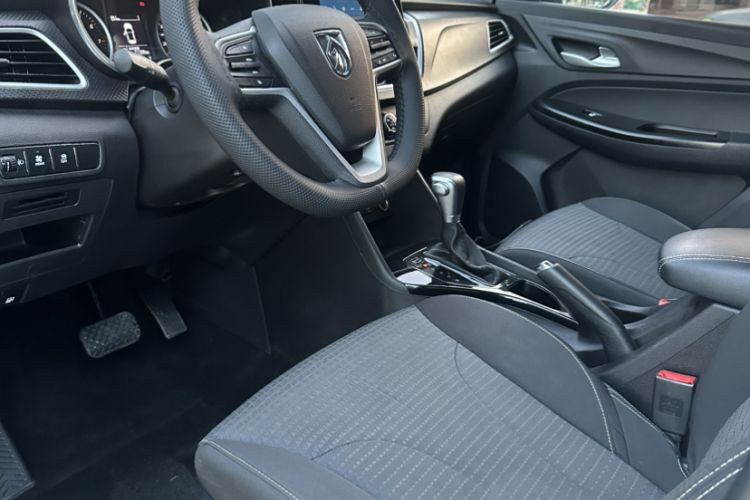 Used Baojun 730 2021 1.5T CVT Fashion Version 7 Seats Interior 5