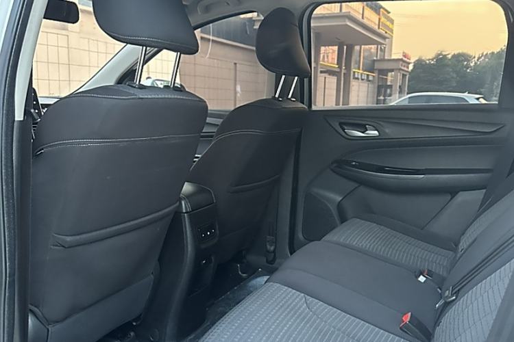 Used Baojun 730 2021 1.5T CVT Fashion Version 7 Seats Interior 6