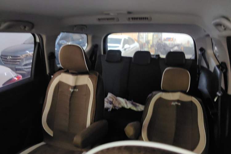 Used Baojun 730 2021 1.5L Manual Fashion Version 7 Seats Interior 6