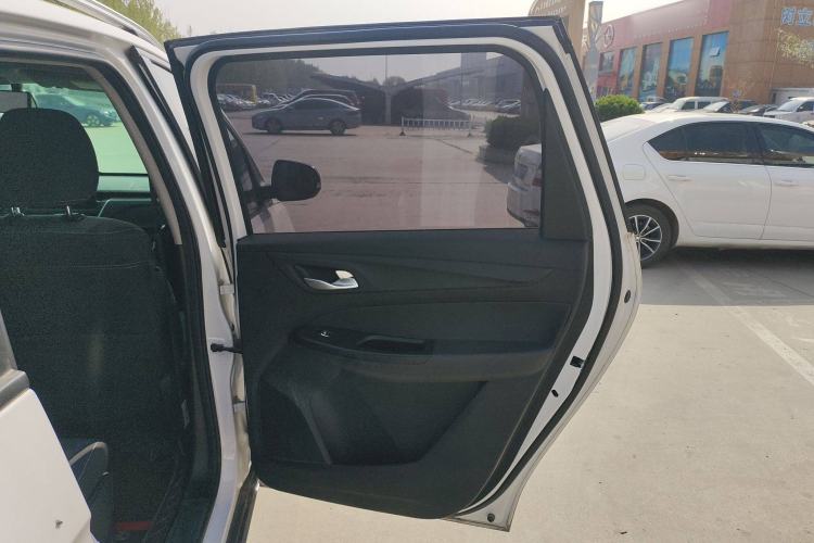 Used Baojun 730 2021 1.5T Manual Fashion Version 7 Seats Interior 6