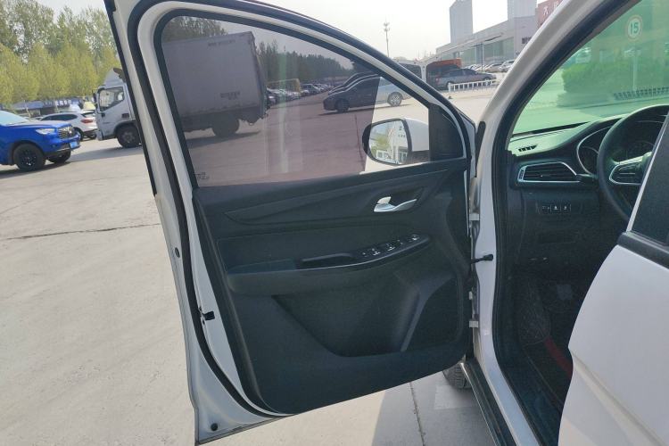 Used Baojun 730 2021 1.5T Manual Fashion Version 7 Seats Interior 7