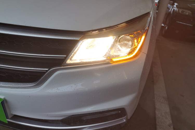 Used Baojun 730 2021 1.5T CVT Fashion Version 7 Seats Left Front Headlight