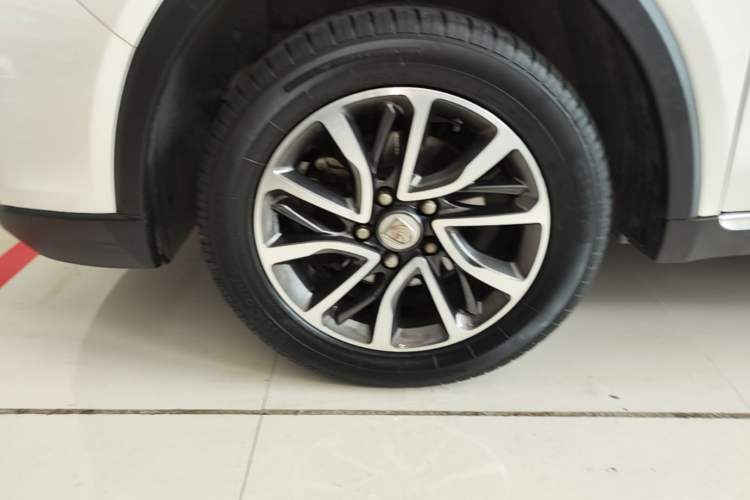 Used Baojun 730 2021 1.5L Manual Fashion Version 7 Seats Left Front Wheel Hub