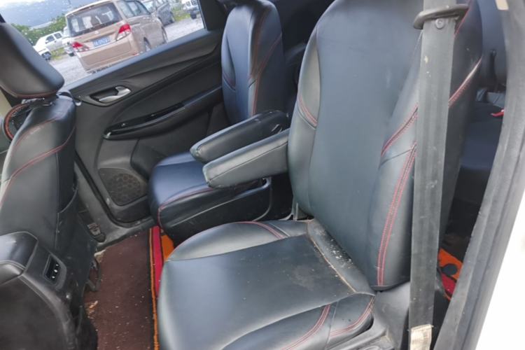 Used Baojun 730 2021 1.5T Manual Fashion Version 7 Seats Left Rear Seat