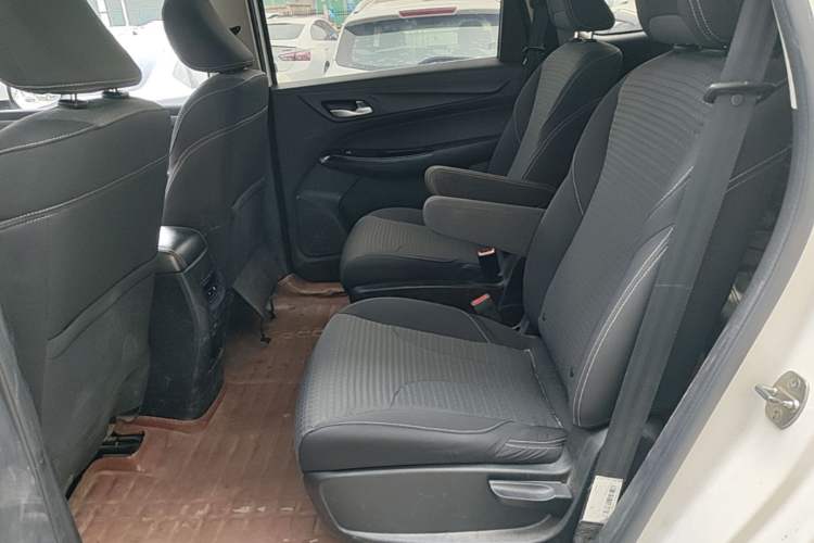 Used Baojun 730 2021 1.5L Manual Fashion Version 7 Seats Left Rear Seat