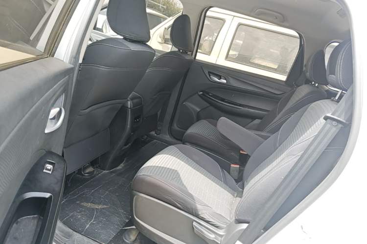 Used Baojun 730 2021 1.5L Manual Fashion Version 7 Seats Left Rear Seat