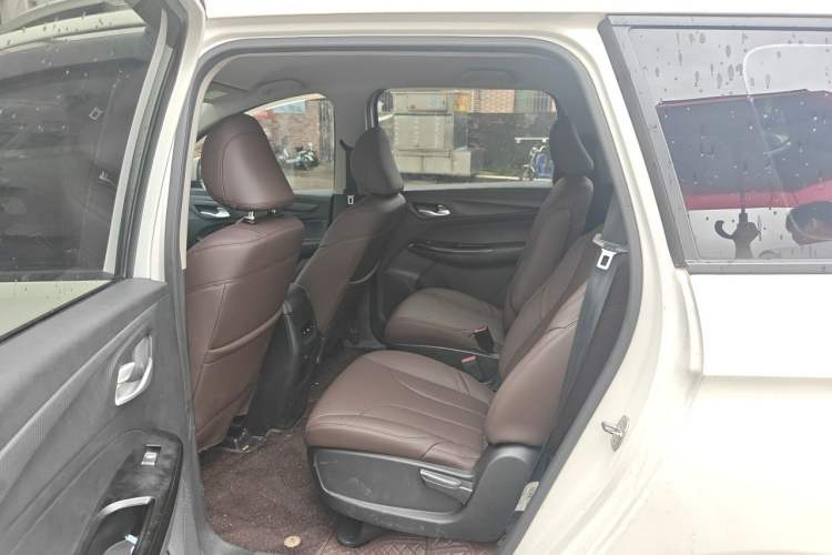 Used Baojun 730 2021 1.5T Manual Fashion Version 7 Seats Left Rear Seat