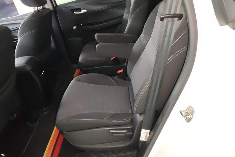 Used Baojun 730 2021 1.5L Manual Fashion Version 7 Seats Left Rear Seat