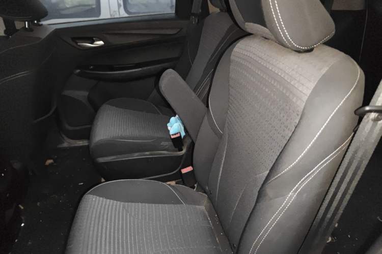 Used Baojun 730 2021 1.5L Manual Fashion Version 7 Seats Left Rear Seat