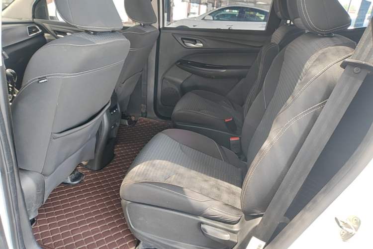 Used Baojun 730 2021 1.5L Manual Fashion Version 7 Seats Left Rear Seat