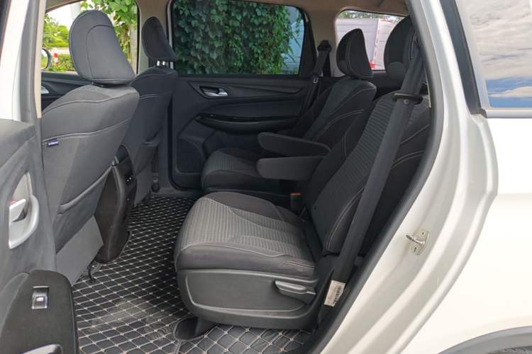 Used Baojun 730 2021 1.5L Manual Fashion Version 7 Seats Left Rear Seat