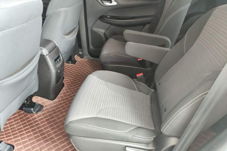 Used Baojun 730 2021 1.5L Manual Fashion Version 7 Seats Left Rear Seat