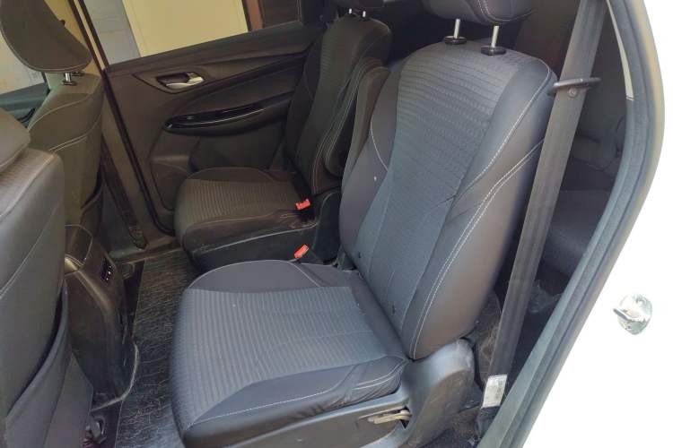 Used Baojun 730 2021 1.5L Manual Fashion Version 7 Seats Left Rear Seat