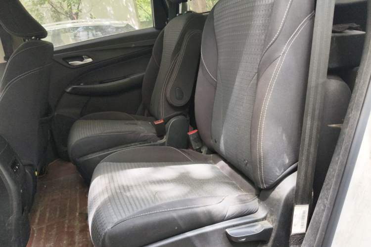Used Baojun 730 2021 1.5L Manual Fashion Version 7 Seats Left Rear Seat