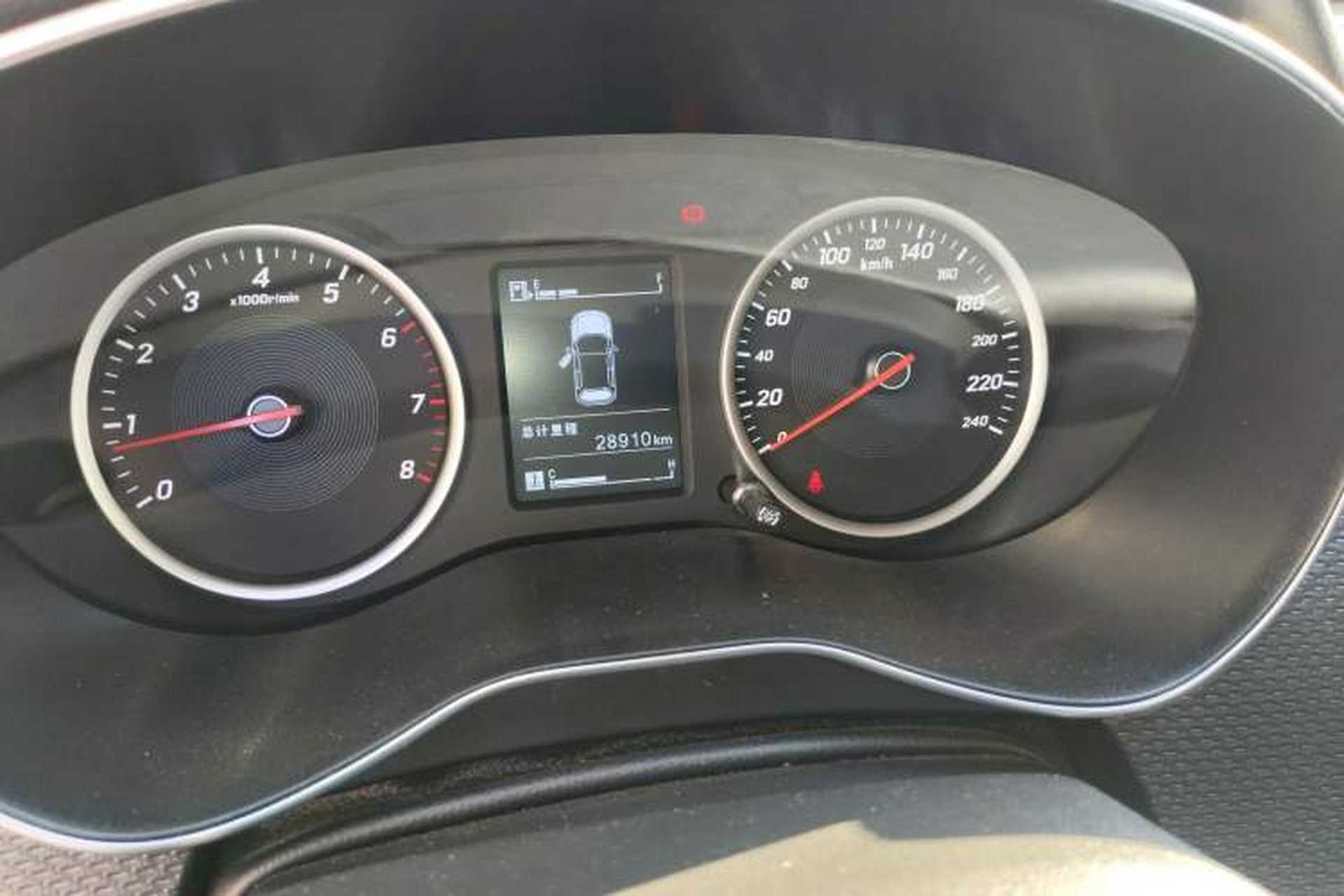 Used Baojun 730 2021 1.5T Manual Fashion Version 7 Seats Odometer Close Up
