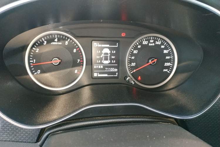 Used Baojun 730 2021 1.5L Manual Fashion Version 7 Seats Odometer Close Up