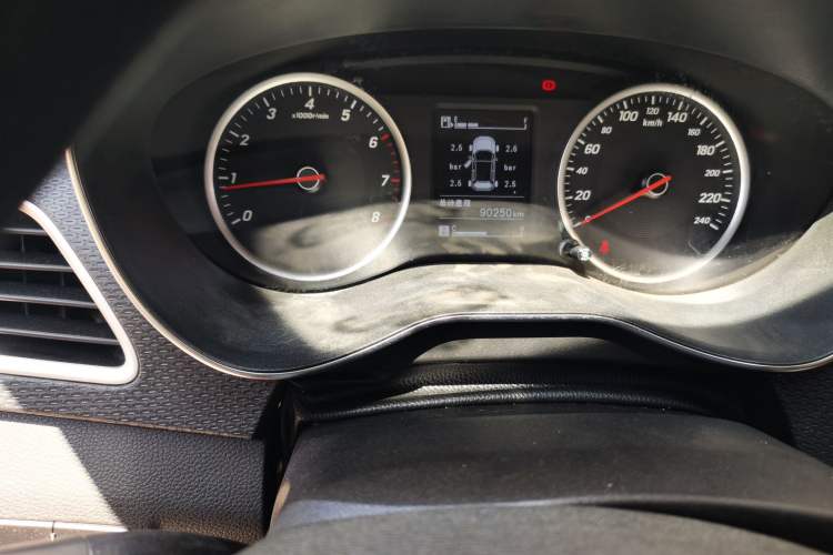 Used Baojun 730 2021 1.5L Manual Fashion Version 7 Seats Odometer Close Up
