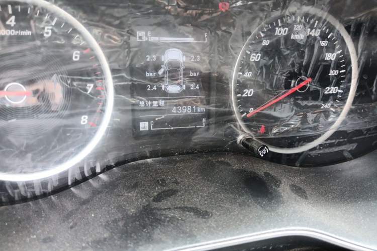 Used Baojun 730 2021 1.5L Manual Fashion Version 7 Seats Odometer Close Up