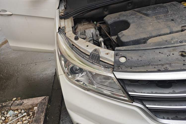 Used Baojun 730 2021 1.5L Manual Fashion Version 7 Seats Right Front Headlight