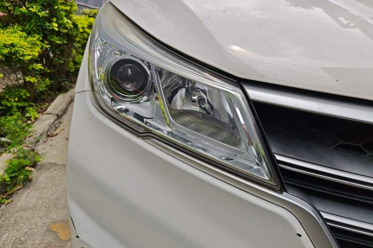 Used Baojun 730 2021 1.5L Manual Fashion Version 7 Seats Right Front Headlight