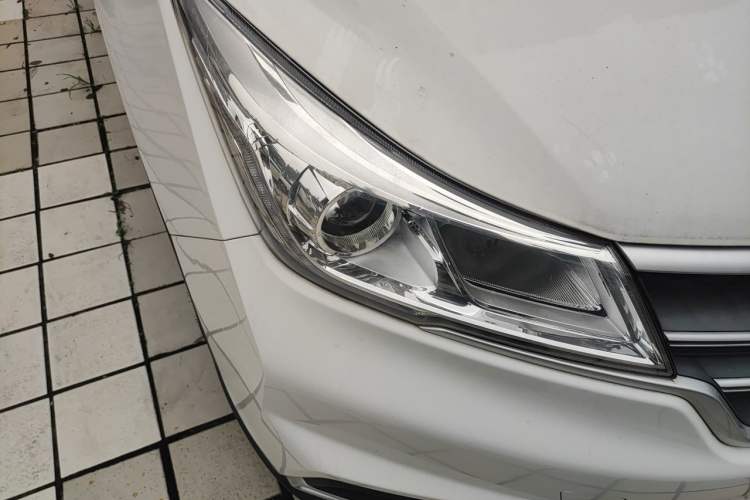 Used Baojun 730 2021 1.5L Manual Fashion Version 7 Seats Right Front Headlight