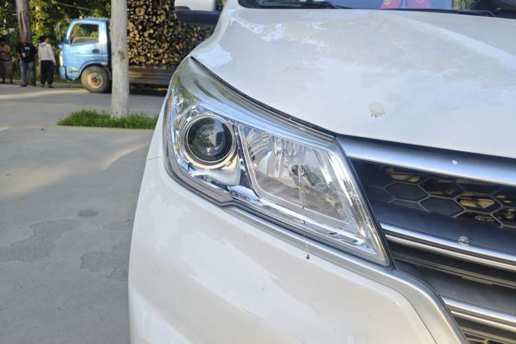 Used Baojun 730 2021 1.5L Manual Fashion Version 7 Seats Right Front Headlight