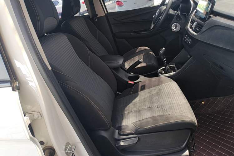 Used Baojun 730 2021 1.5L Manual Fashion Version 7 Seats Right Front Seat