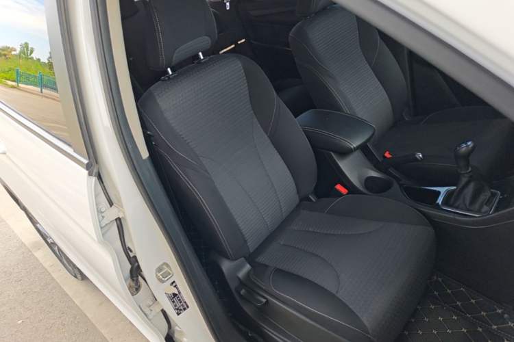 Used Baojun 730 2021 1.5L Manual Fashion Version 7 Seats Right Front Seat