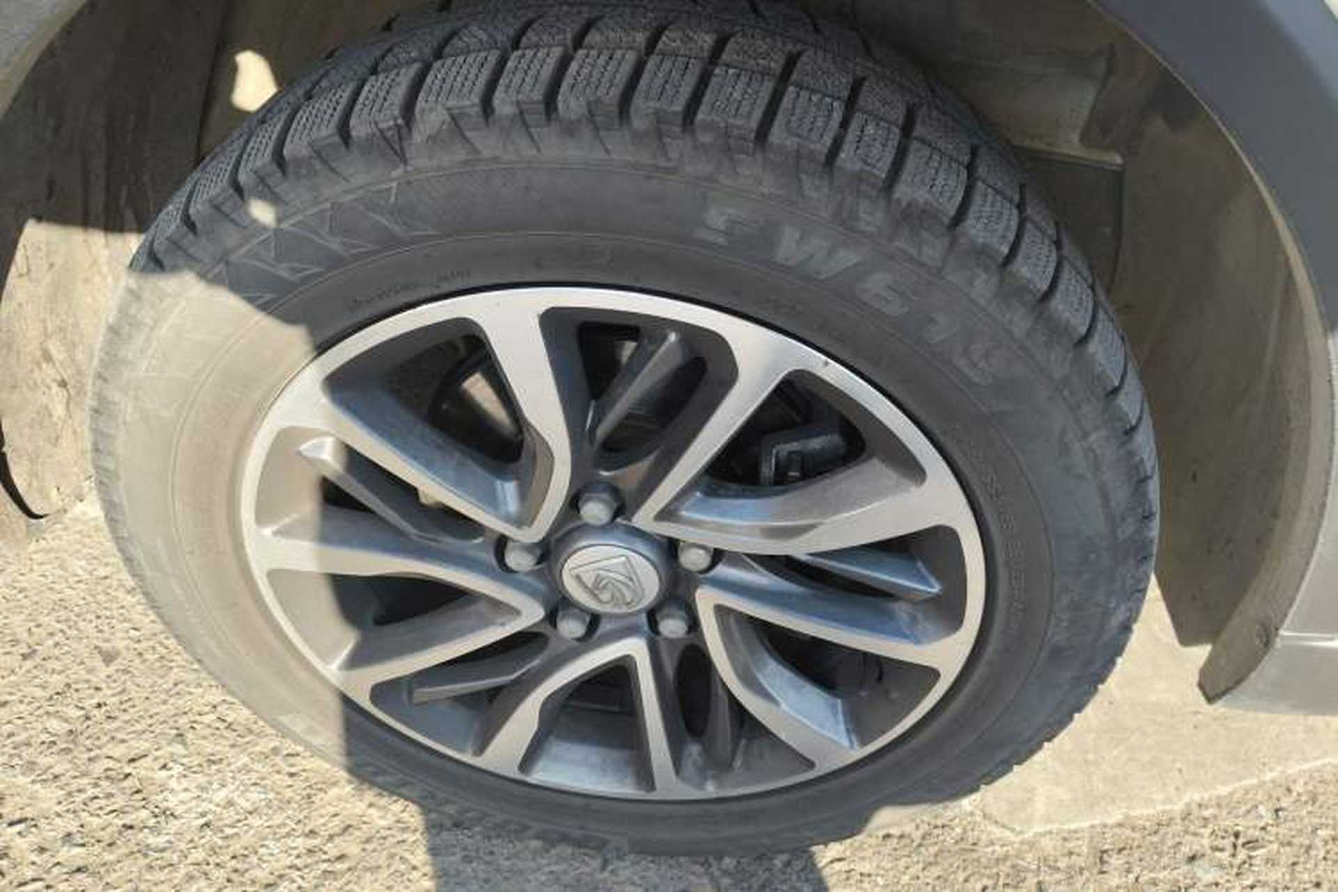 Used Baojun 730 2021 1.5T Manual Fashion Version 7 Seats Right Front Wheel Hub