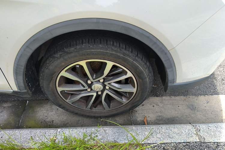 Used Baojun 730 2021 1.5L Manual Fashion Version 7 Seats Right Front Wheel Hub