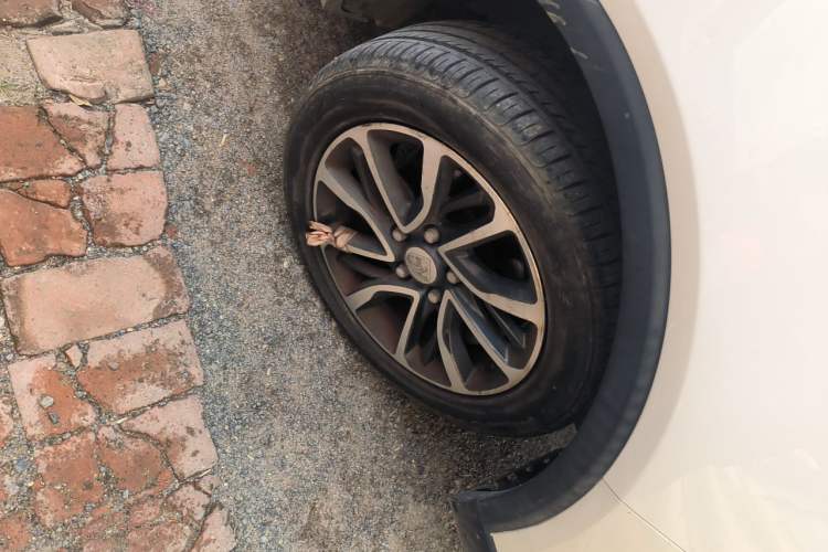 Used Baojun 730 2021 1.5L Manual Fashion Version 7 Seats Right Front Wheel Hub