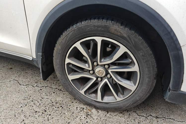 Used Baojun 730 2021 1.5T Manual Fashion Version 7 Seats Right Front Wheel Hub