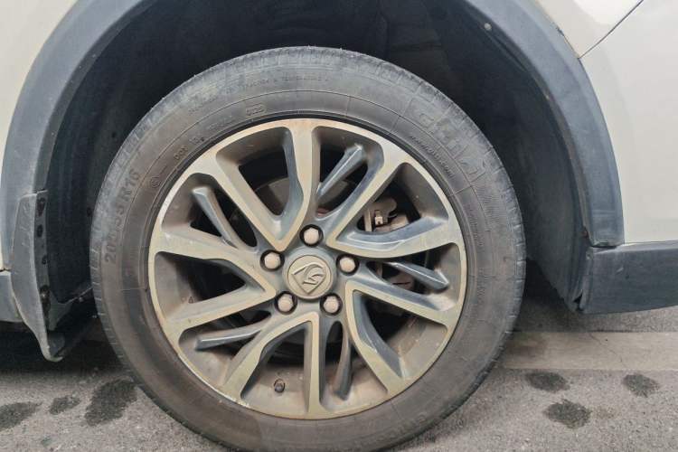 Used Baojun 730 2021 1.5L Manual Fashion Version 7 Seats Right Front Wheel Hub