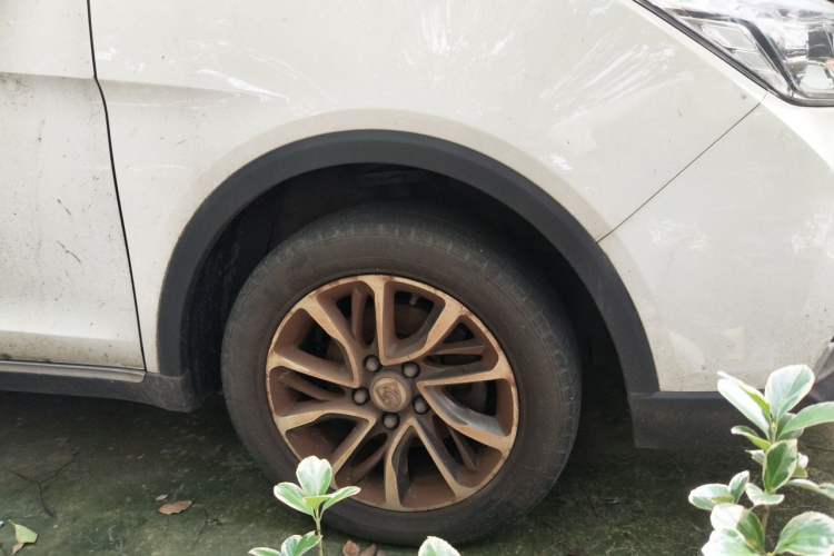 Used Baojun 730 2021 1.5L Manual Fashion Version 7 Seats Right Front Wheel Hub
