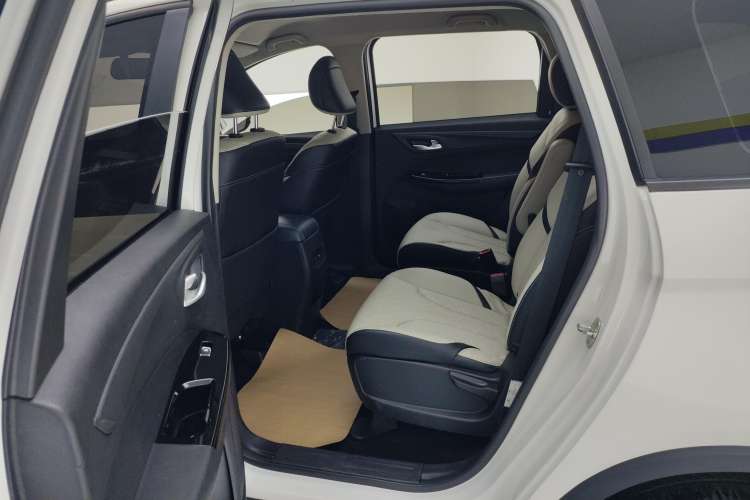 Used Baojun 730 2021 1.5T CVT Fashion Version 7 Seats Right Rear Seat
