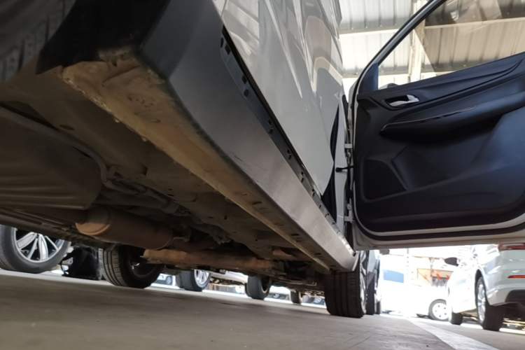 Used Baojun 730 2021 1.5T CVT Fashion Version 7 Seats Right Side Sill