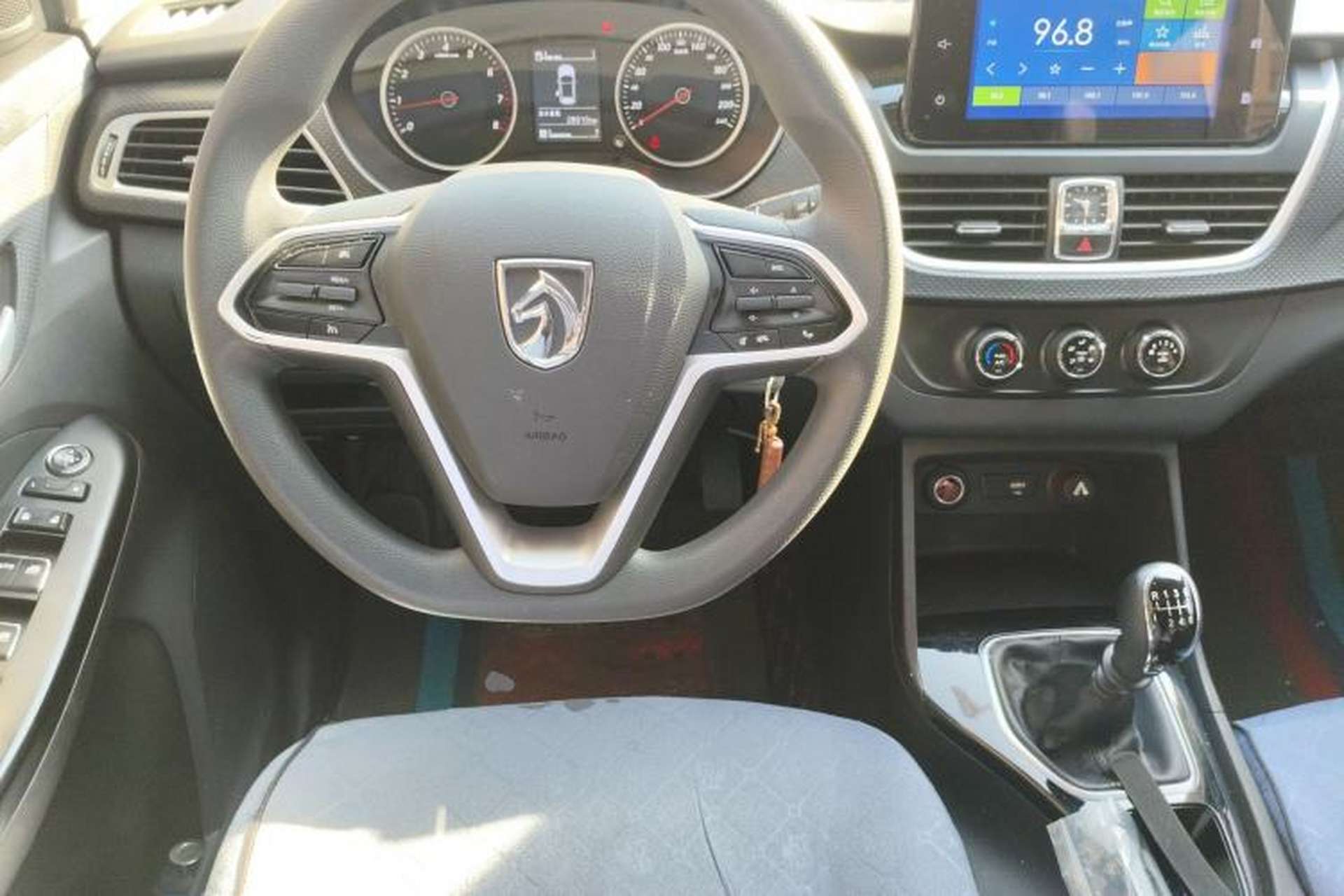Used Baojun 730 2021 1.5T Manual Fashion Version 7 Seats Steering Wheel