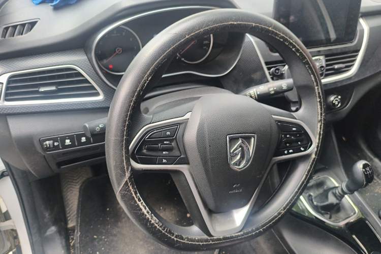 Used Baojun 730 2021 1.5L Manual Fashion Version 7 Seats Steering Wheel