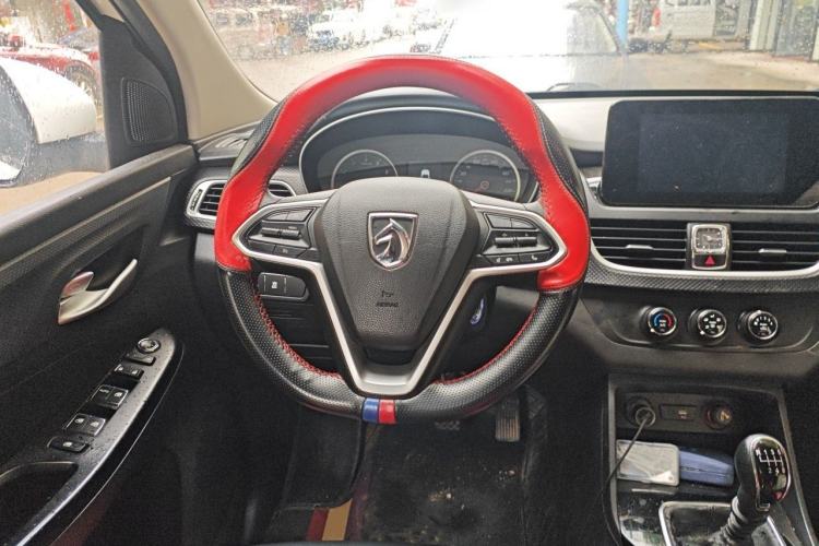 Used Baojun 730 2021 1.5L Manual Fashion Version 7 Seats Steering Wheel