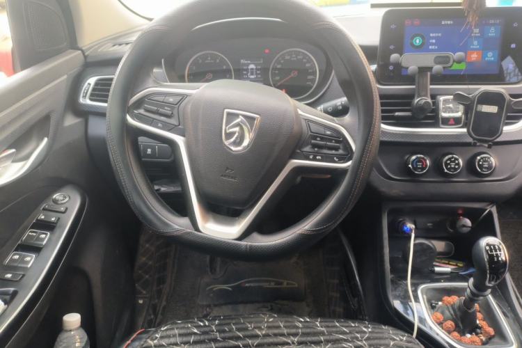 Used Baojun 730 2021 1.5L Manual Fashion Version 7 Seats Steering Wheel