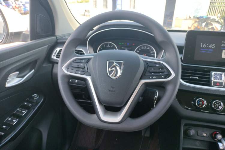 Used Baojun 730 2021 1.5T CVT Fashion Version 7 Seats Steering Wheel