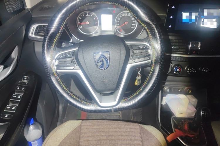 Used Baojun 730 2021 1.5L Manual Fashion Version 7 Seats Steering Wheel
