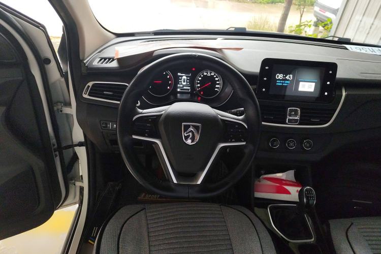 Used Baojun 730 2021 1.5L Manual Fashion Version 7 Seats Steering Wheel