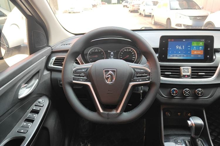 Used Baojun 730 2021 1.5T CVT Fashion Version 7 Seats Steering Wheel